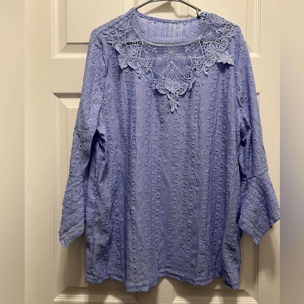 Women’s 2XL dress shirt